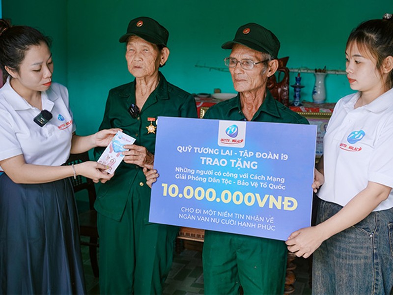 Hình ảnh hỗ trợ khách hàng và liên hệ