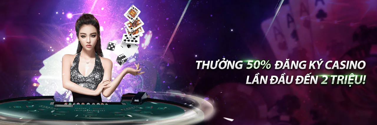 Bàn Baccarat Trực tiếp với các quân bài, chip và người chia bài chuyên nghiệp