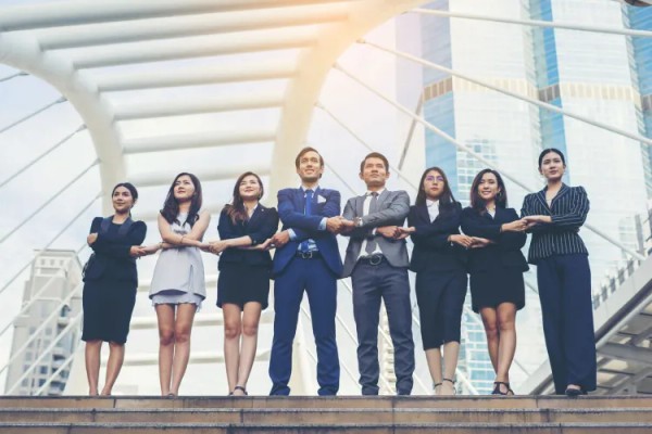Hình ảnh minh họa người chơi đang kiểm soát hành vi cá cược của mình trên 6789bet